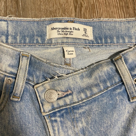 Abercrombie & Fitch high rise 90’s straight crossover light wash - Picture 5 of 8